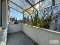 Bild (3c6437f7a46628f7c96b2020c1fbe616): Ger�umig, hell und mit Balkon im 3. OG in direkter Bahnhofsn�he