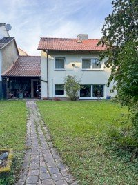 Bild (6fa7691a61344f1d881dafea463df4dd): Verkauft! Reihenmittelhaus in ruhiger Lage mit Garten, Garage und Carport