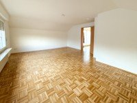 Bild (8fcefac73835d8078680e268245ec613): ** Verkauft ** Attraktive Dachgeschosswohnung in 3-Familienhaus - Renoviert & mit Loggia